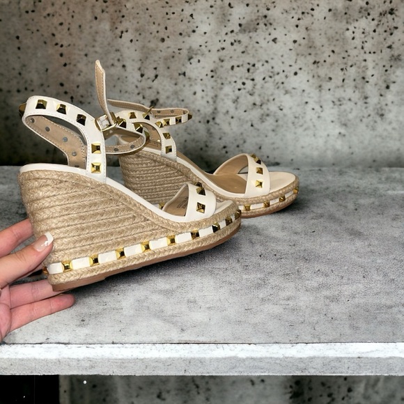 Jemma White Wedges from URock Couture in Miami. - Picture 4 of 4